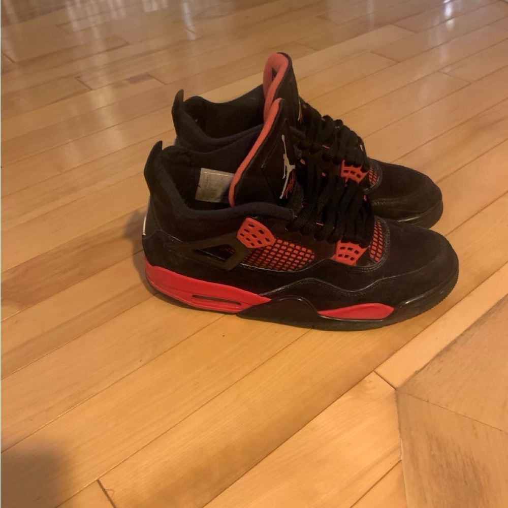 Used Jordan 4
100% authentic